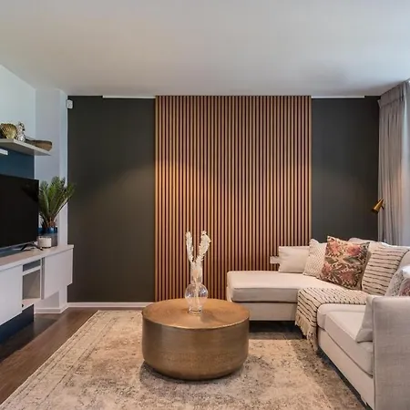 Center Elegance 4-bedroom